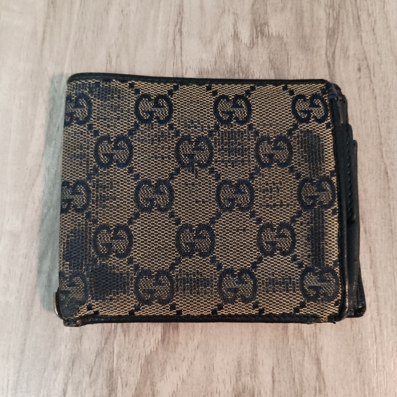 Authentic GUCCI GG Logo PVC Leather Bifold Wallet Auth - Picture 2 of 9